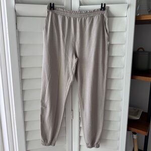 Vuori Pale Muted Pink Women’s Joggers Like NEW Size Small
